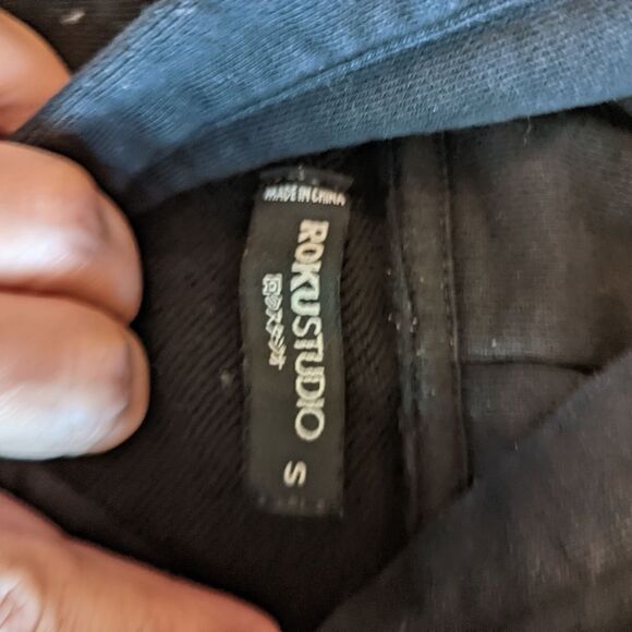 𝅺roku studio rise of the wolves black hoodie sz s purple wolf applique euc - Picture 6 of 7